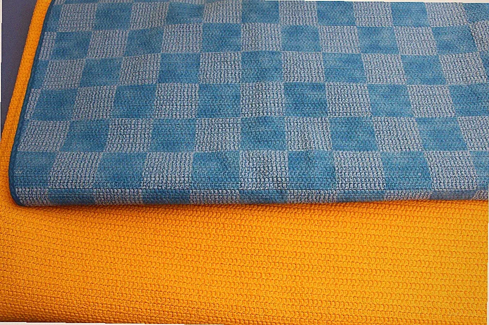 2 Tischdecken für ovalen Gartentisch blau und gelb (jeweils ca. L175 x B130 cm)