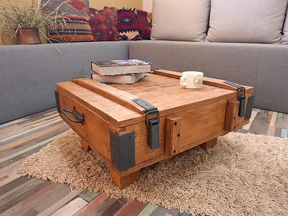 Couchtisch im Vintage-Stil, rustikaler Truhentisch aus massivem Kiefernholz