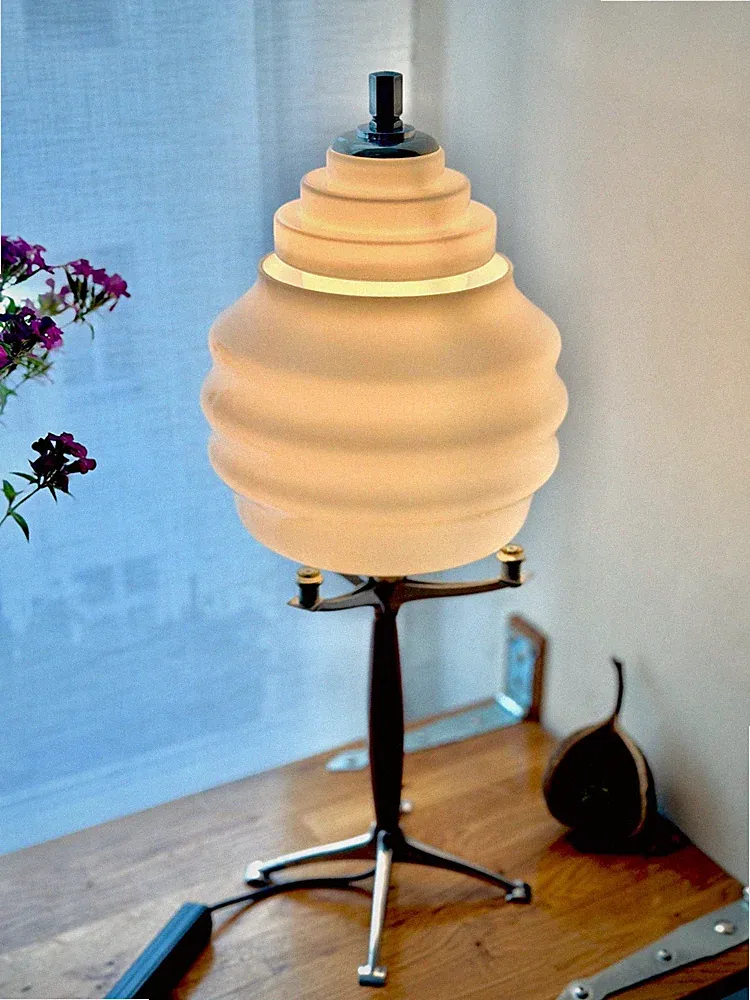 Designklassiker: Außergewöhnliche Tischlampe im Art-Deco-Stil Table Light