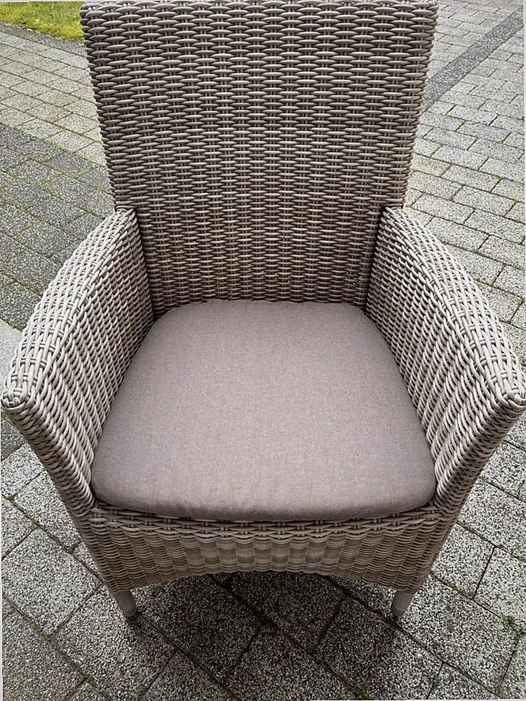 Edelstahl/Aluminium Gartentisch ausziehbar mit sechs Sessel.