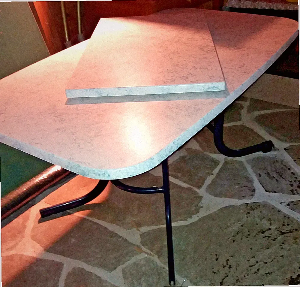 Gartentisch ausziehbar von 158 bis 208 cm, gebraucht,blaue Metall -Beine
