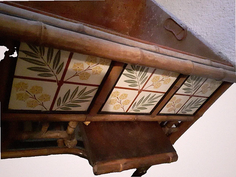 JUGENDSTIL - Frühlingsblüten- Blumentisch - Bambusstruktur - wasserdichte Wanne