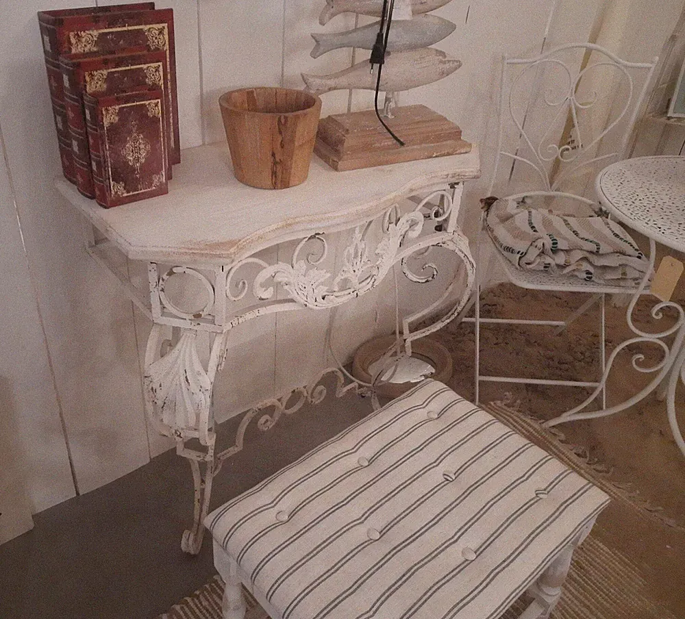 Konsolentisch mit schmiedeeisernen Beinen und Holzplatte, Shabby Chic in Weiß