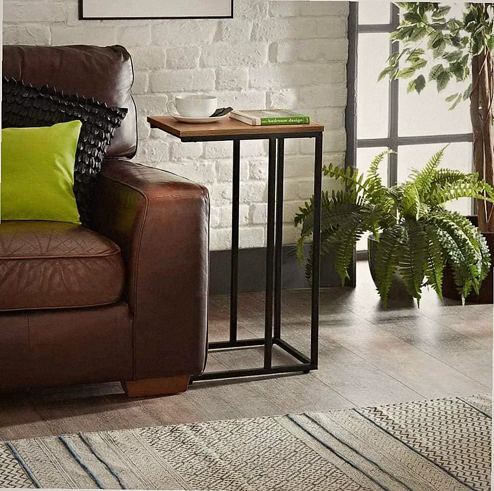 Moderner Sofa-Beistelltisch Tromso mit dunkler Holzplatte & Metallbeinen