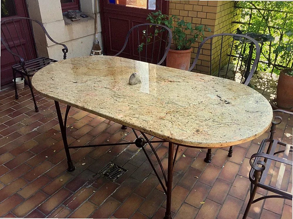 Naturstein Tischplatte Granit Madura Gold oval Terrassentisch Esstisch Garten