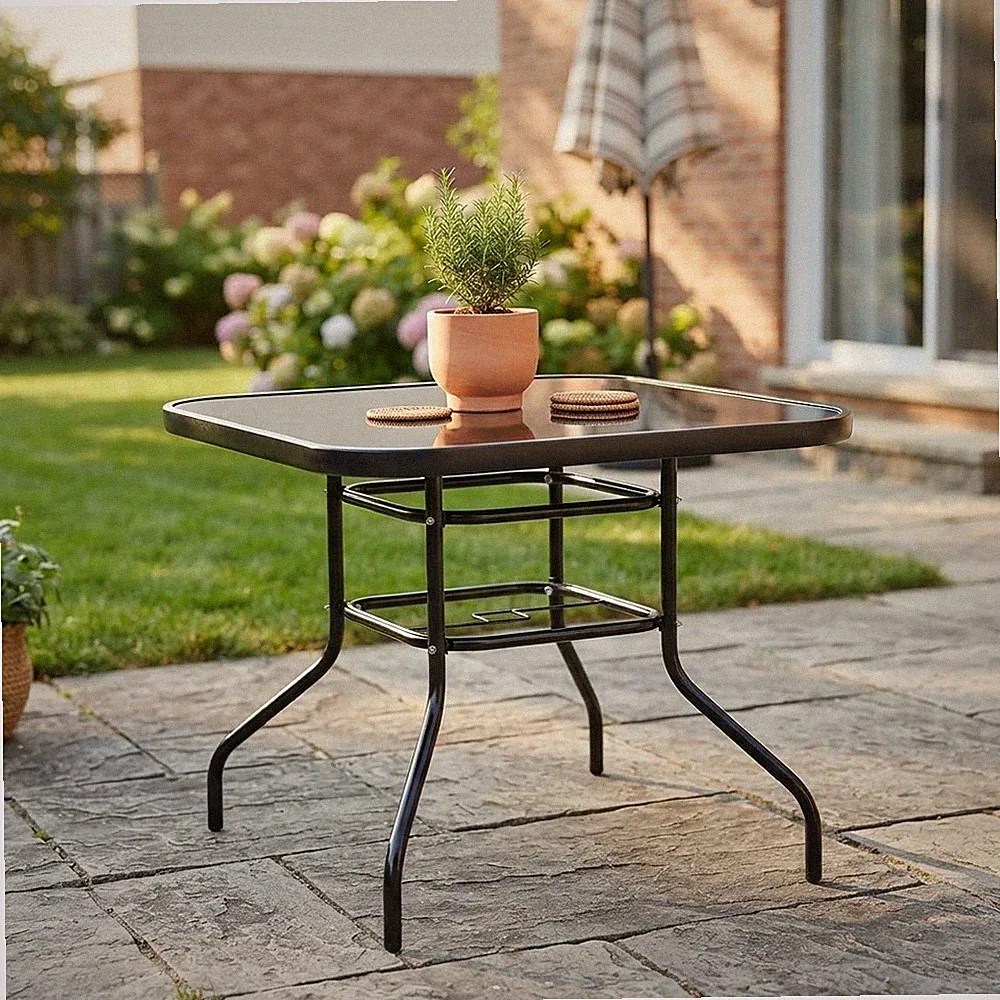 Outdoor-Tisch aus schwarz pulverbeschichtetem Stahl mit Glasplatte & 51 mm Schirmloch