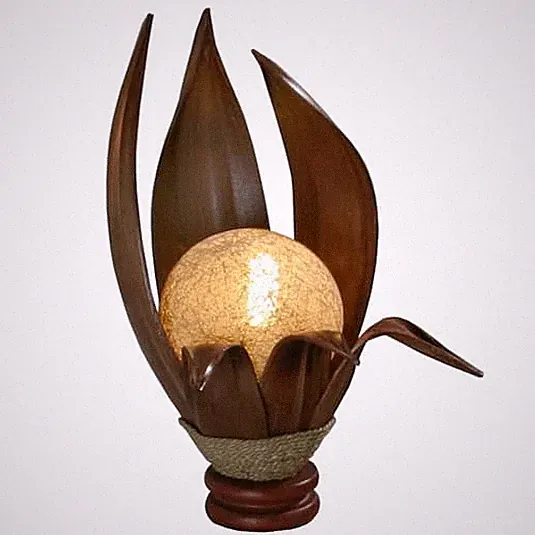 Woru Tischlampe Karima aus gehärteten Kokosblättern Tischlampe Deko-Lampe E14